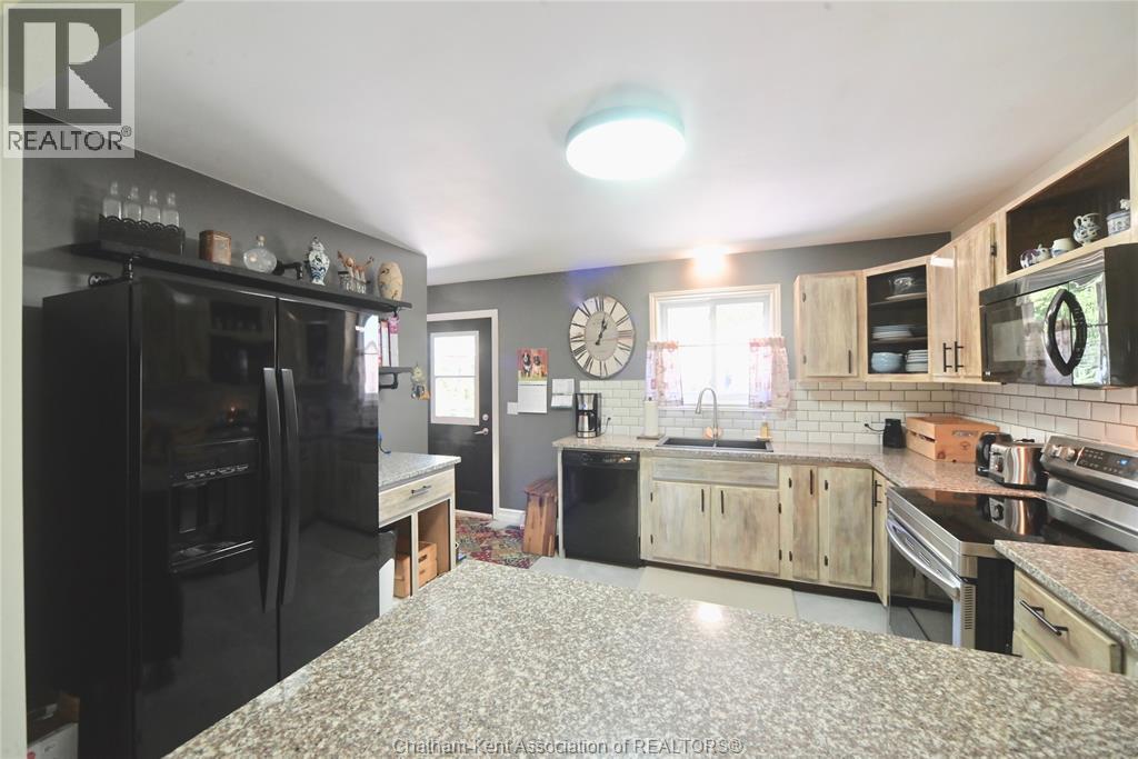 161 Queen Street, Highgate, ON - Indoor Photo Showing Kitchen