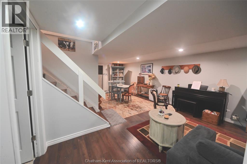 161 Queen Street, Highgate, ON - Indoor