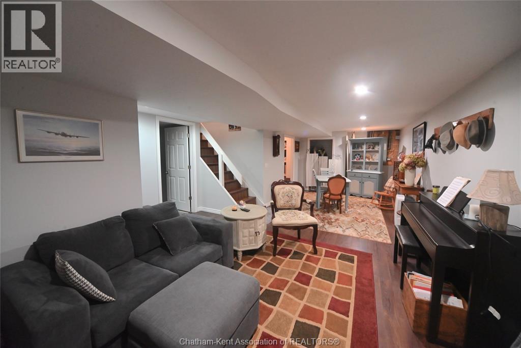 161 Queen Street, Highgate, ON - Indoor