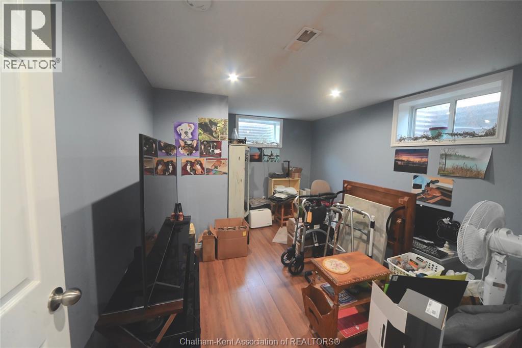 161 Queen Street, Highgate, ON - Indoor