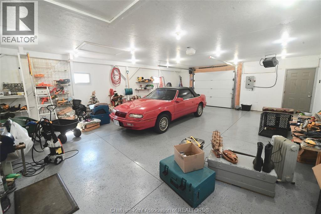161 Queen Street, Highgate, ON - Indoor Photo Showing Garage