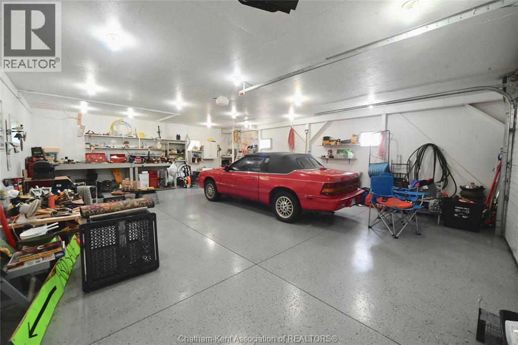 161 Queen Street, Highgate, ON - Indoor Photo Showing Garage