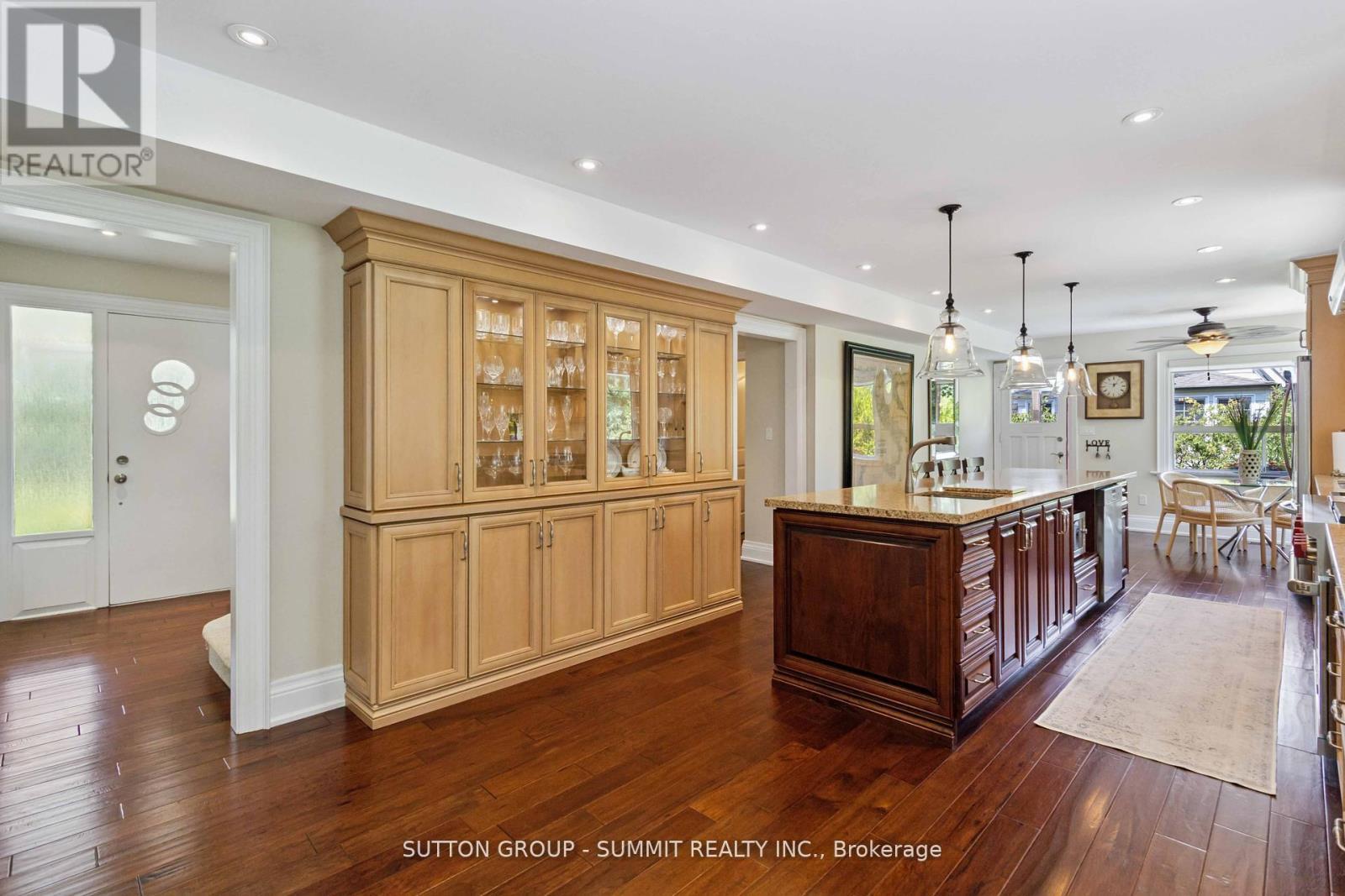 353 Queen Street S, Mississauga, ON - Indoor