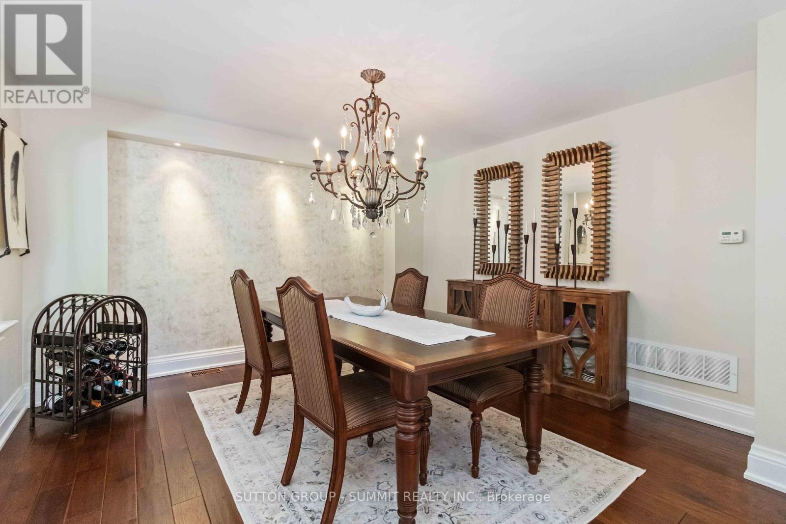353 Queen Street S, Mississauga, ON - Indoor Photo Showing Dining Room