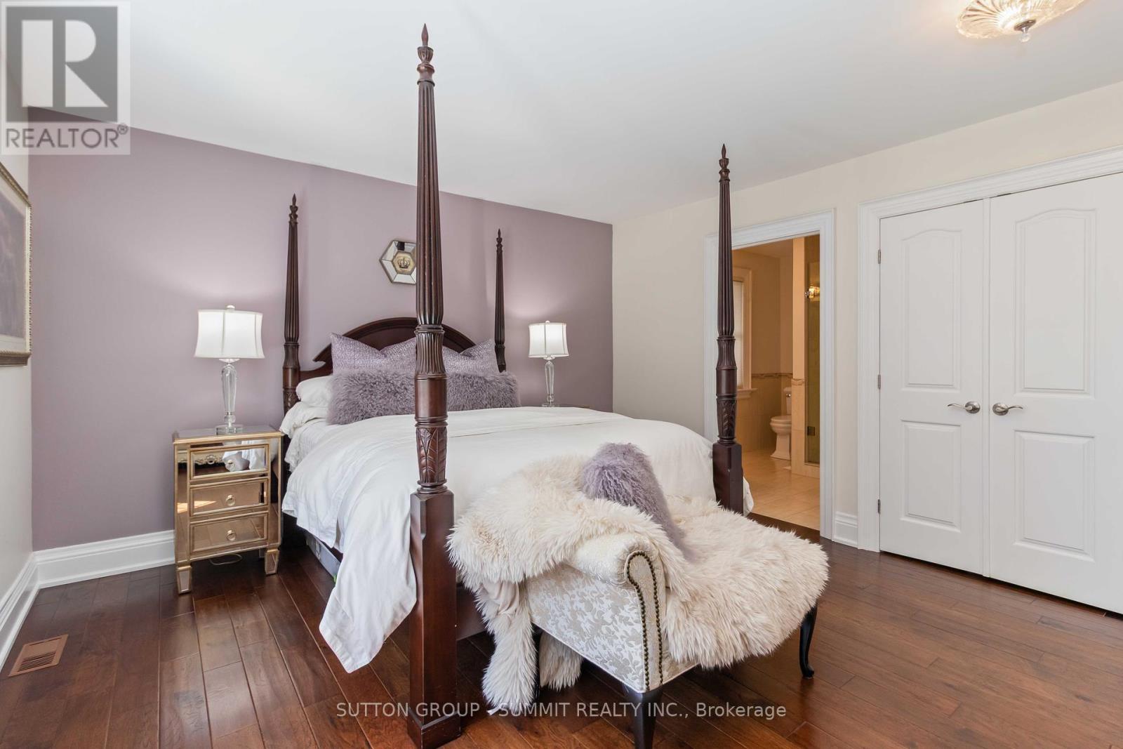 353 Queen Street S, Mississauga, ON - Indoor Photo Showing Bedroom