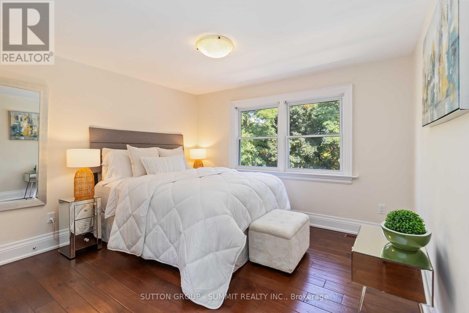 353 Queen Street S, Mississauga, ON - Indoor Photo Showing Bedroom