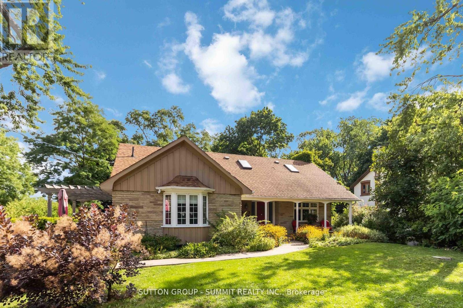 353 Queen Street S, Mississauga, ON - Outdoor