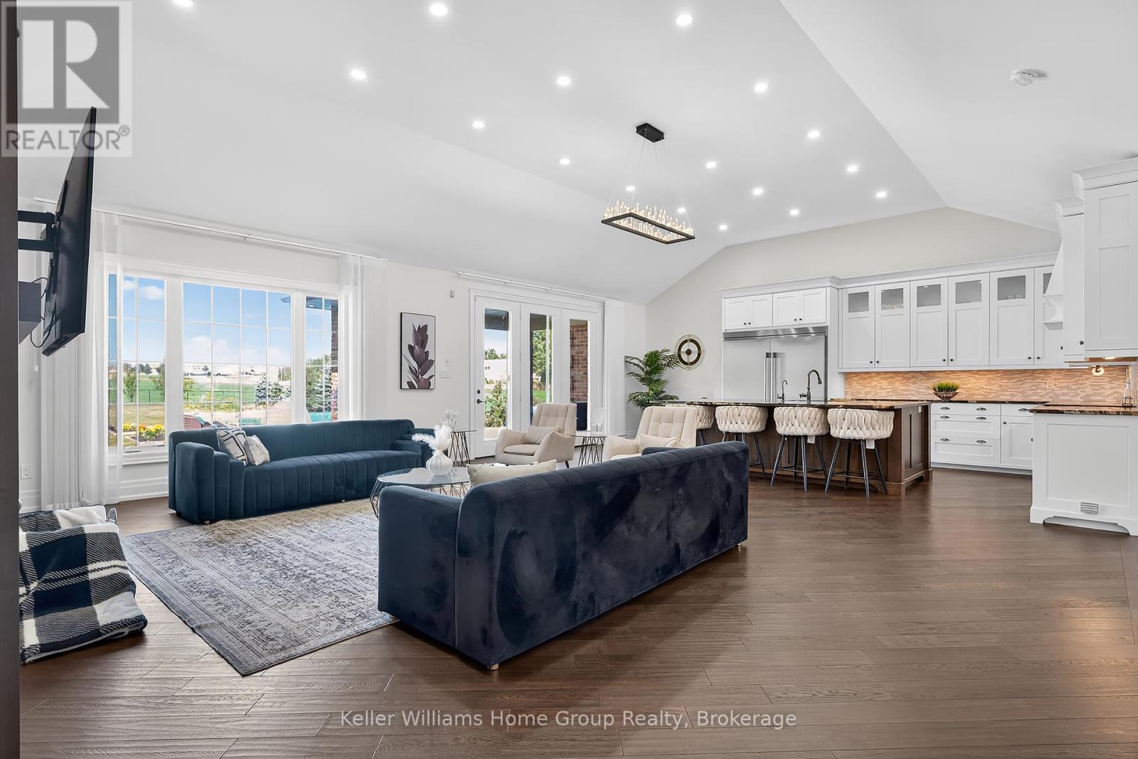 4659 Lobsinger Line, Wellesley, ON - Indoor Photo Showing Living Room