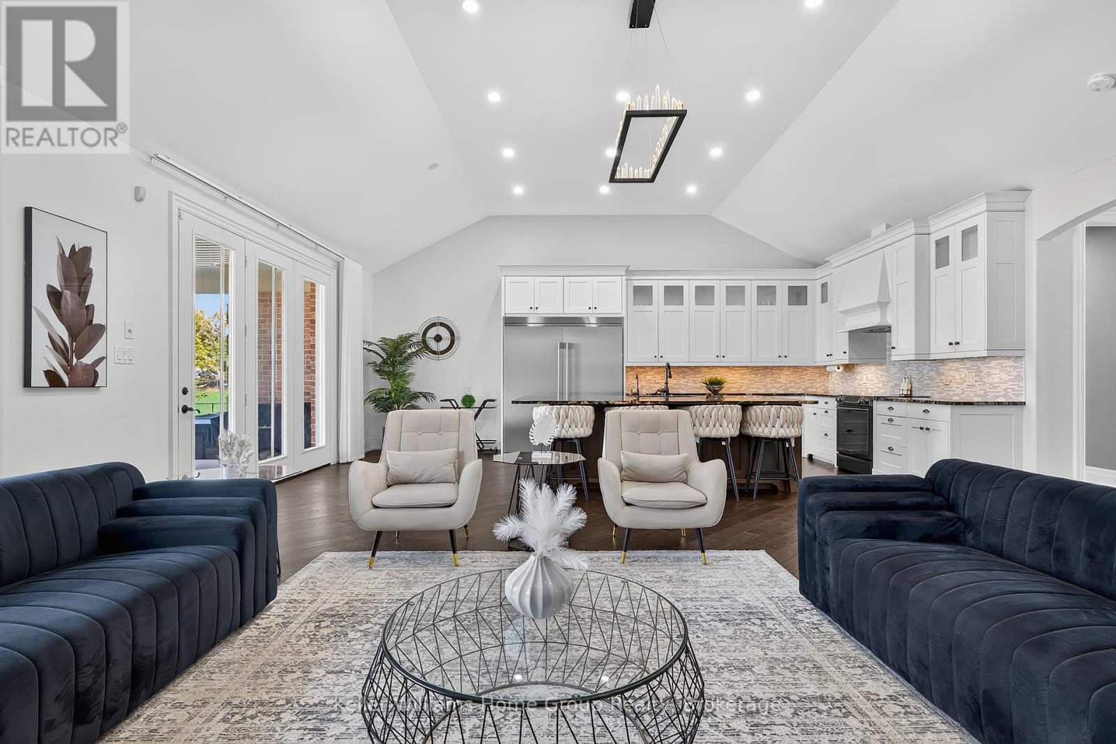 4659 Lobsinger Line, Wellesley, ON - Indoor Photo Showing Living Room