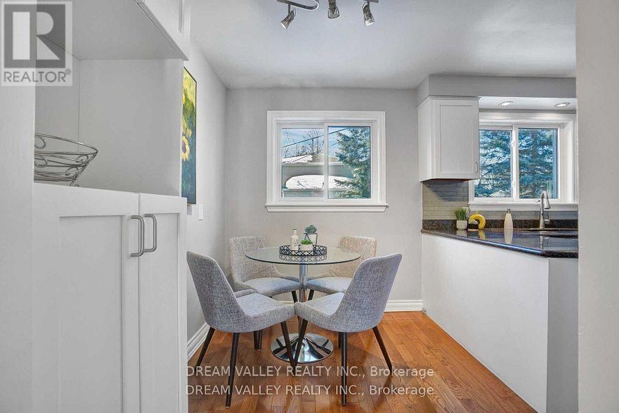 52 South Marine Drive, Toronto, ON - Indoor Photo Showing Dining Room