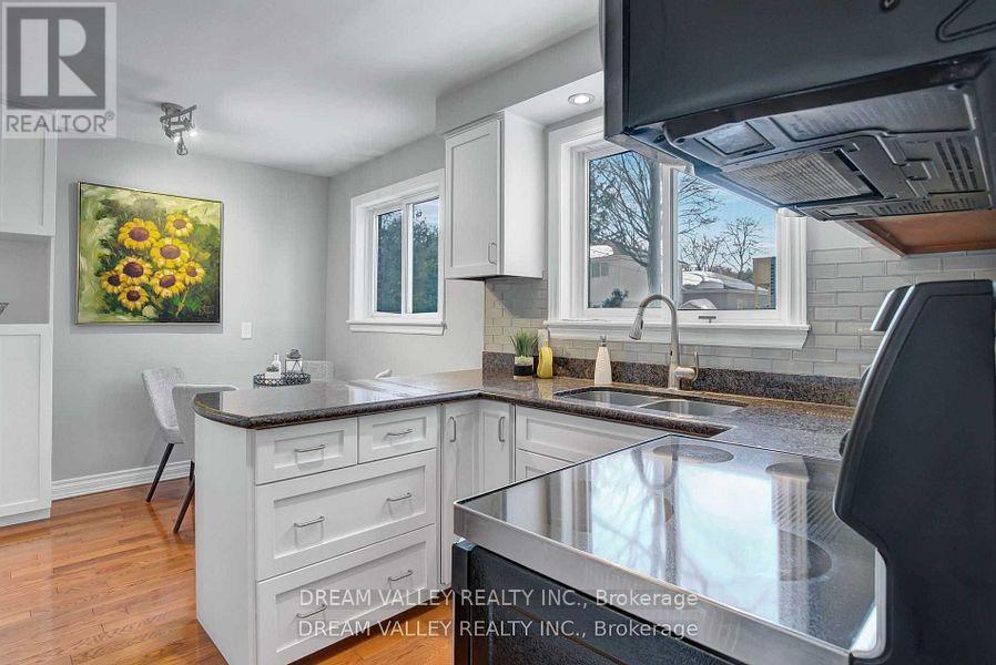 52 South Marine Drive, Toronto, ON - Indoor Photo Showing Other Room