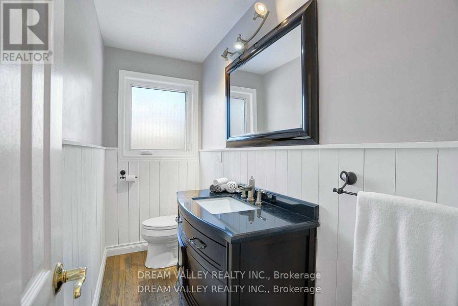 52 South Marine Drive, Toronto, ON - Indoor Photo Showing Bathroom