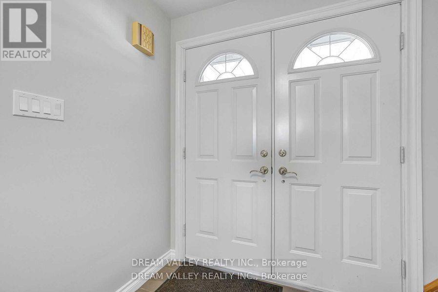 52 South Marine Drive, Toronto, ON - Indoor Photo Showing Other Room