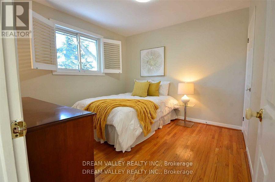 52 South Marine Drive, Toronto, ON - Indoor Photo Showing Bedroom