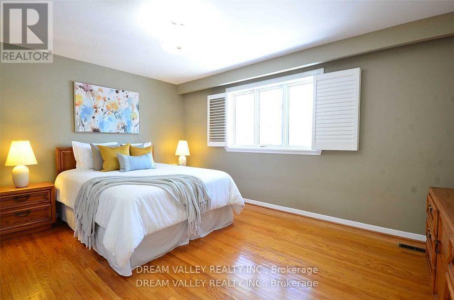 52 South Marine Drive, Toronto, ON - Indoor Photo Showing Bedroom