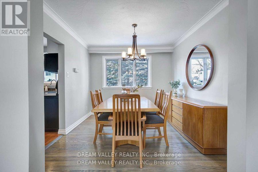 52 South Marine Drive, Toronto, ON - Indoor Photo Showing Dining Room
