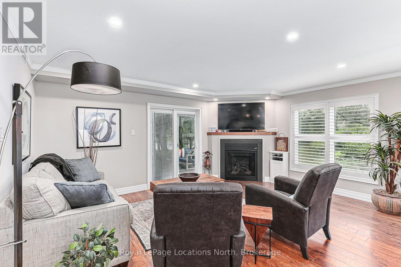 423 Mariners Way, Collingwood, ON - Indoor Photo Showing Living Room With Fireplace