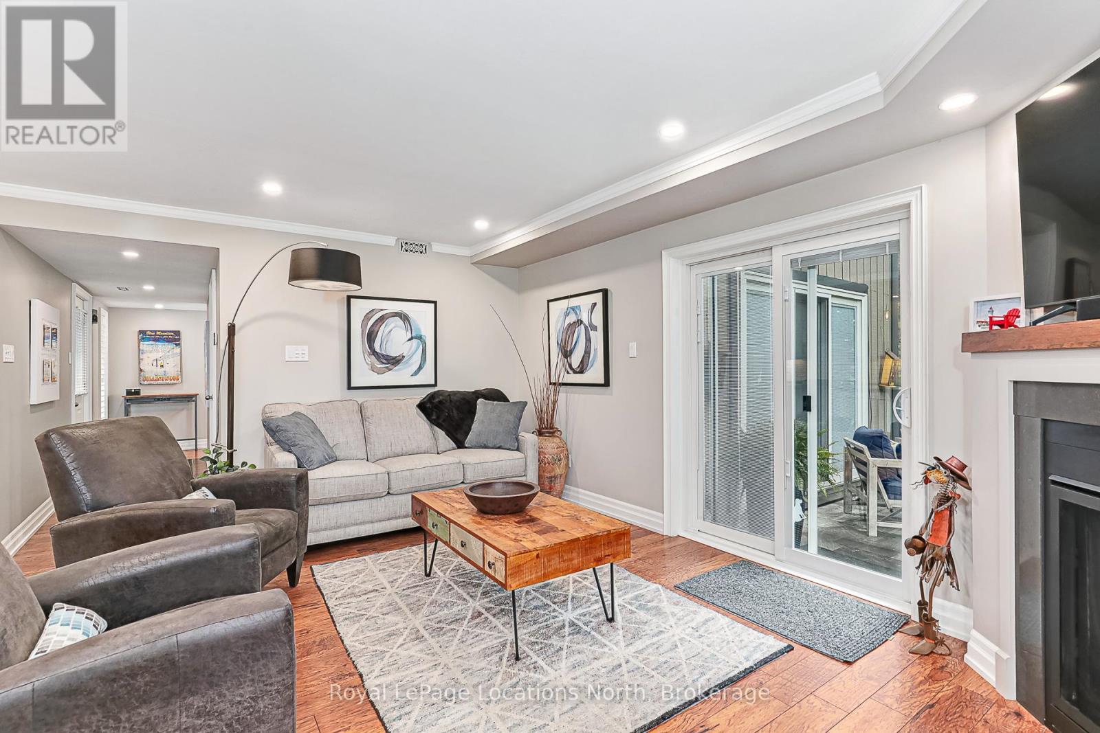 423 Mariners Way, Collingwood, ON - Indoor Photo Showing Living Room With Fireplace