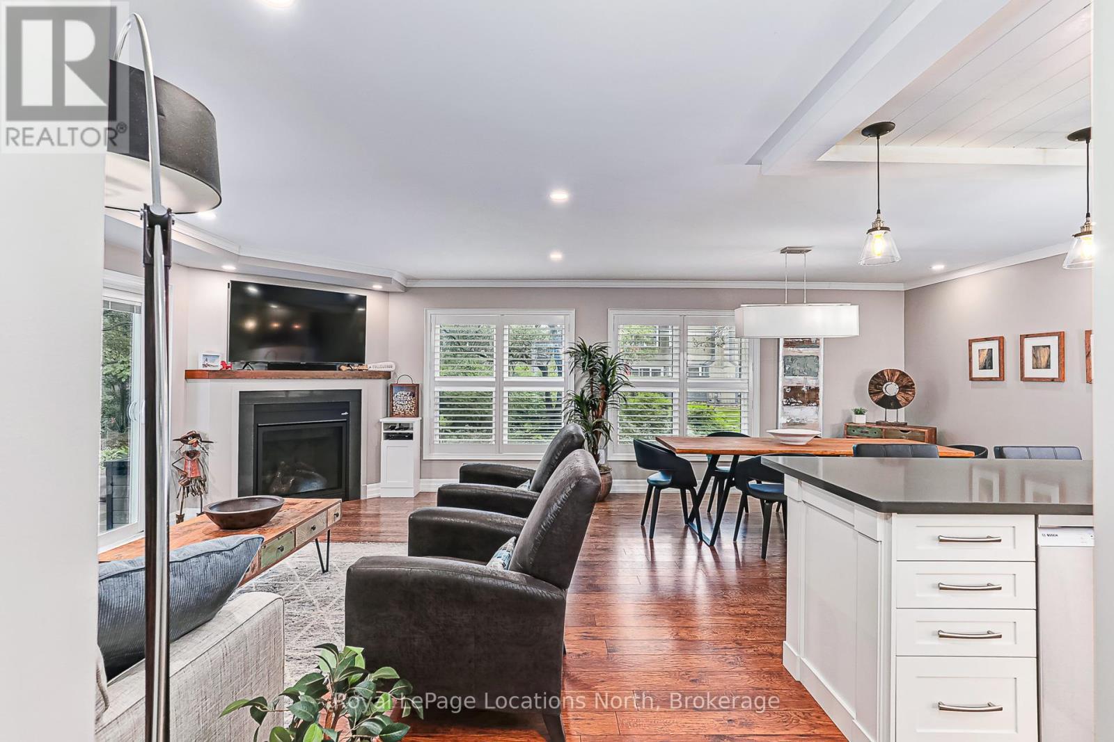 423 Mariners Way, Collingwood, ON - Indoor With Fireplace