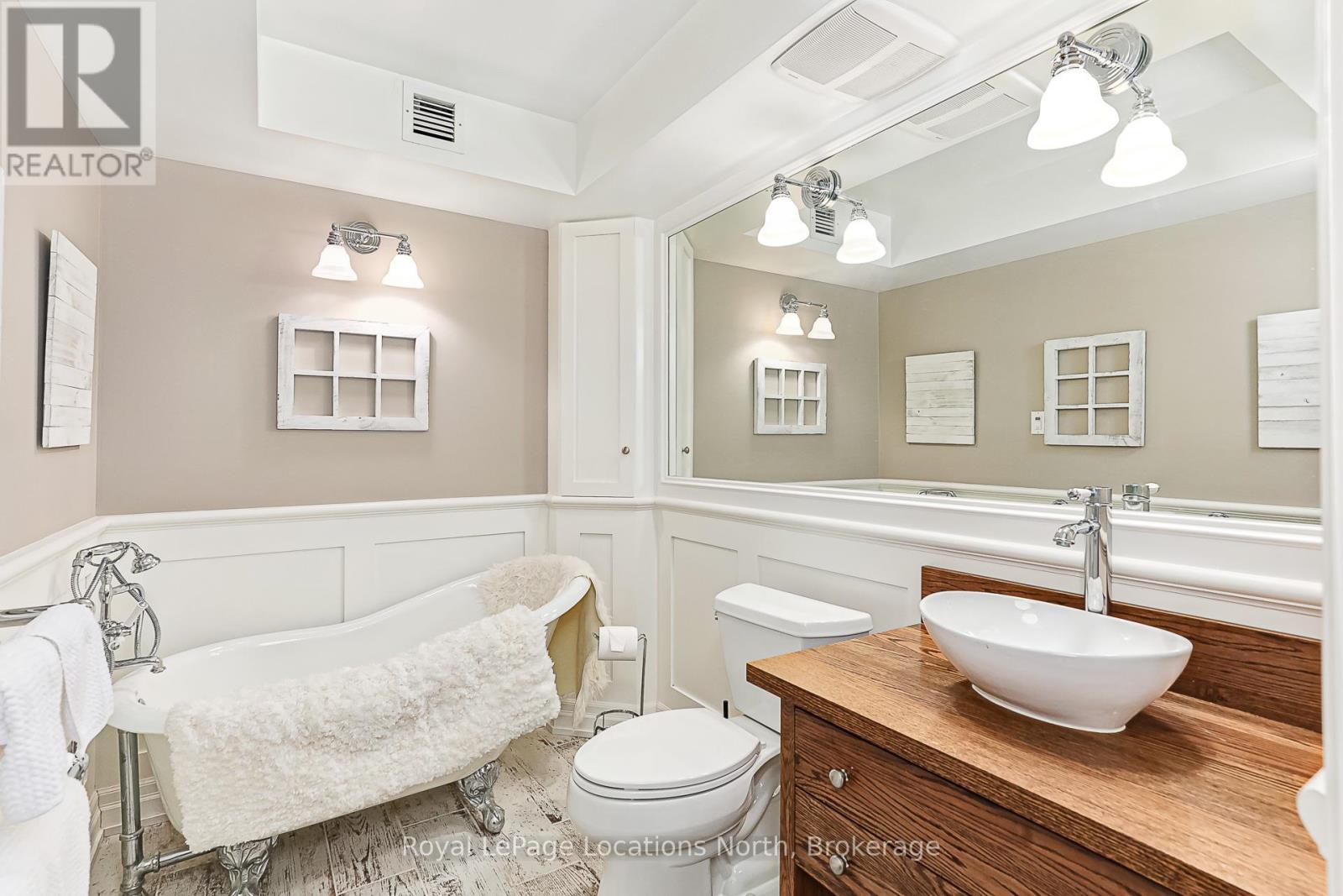 423 Mariners Way, Collingwood, ON - Indoor Photo Showing Bathroom