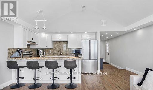59 Cedar Crest Beach Road, Clarington, ON - Indoor Photo Showing Kitchen With Upgraded Kitchen