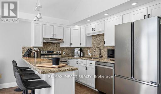59 Cedar Crest Beach Road, Clarington, ON - Indoor Photo Showing Kitchen With Upgraded Kitchen