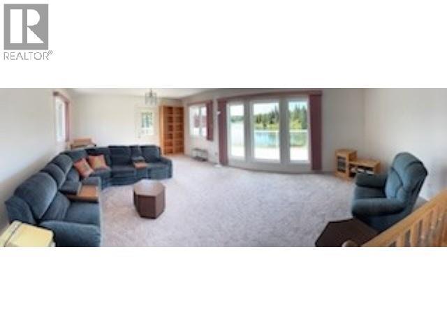 5363 Horn Road, Vanderhoof, BC - Indoor Photo Showing Living Room