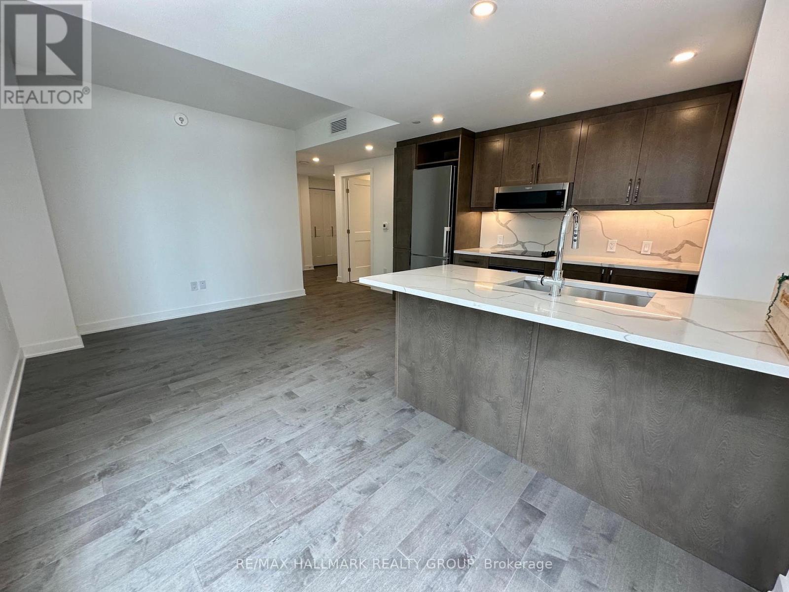 706 - 340 Queen Street, Ottawa, ON - Indoor Photo Showing Kitchen
