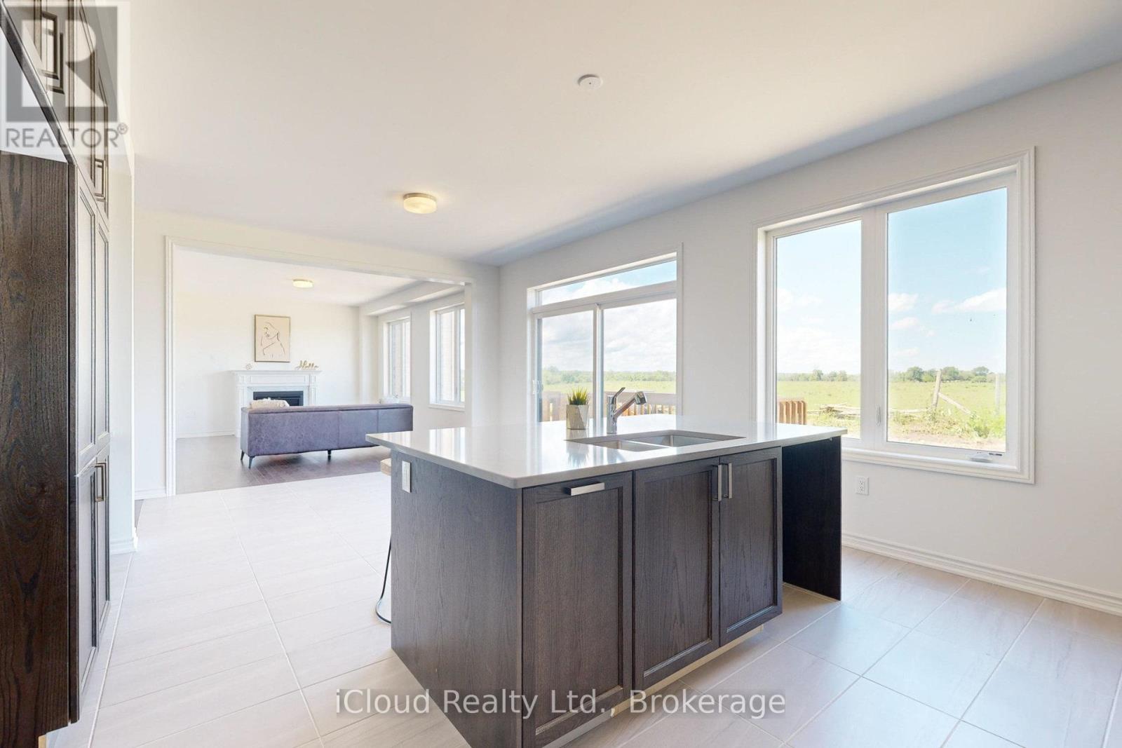 51 Sparrow Way, Adjala-Tosorontio, ON - Indoor Photo Showing Kitchen
