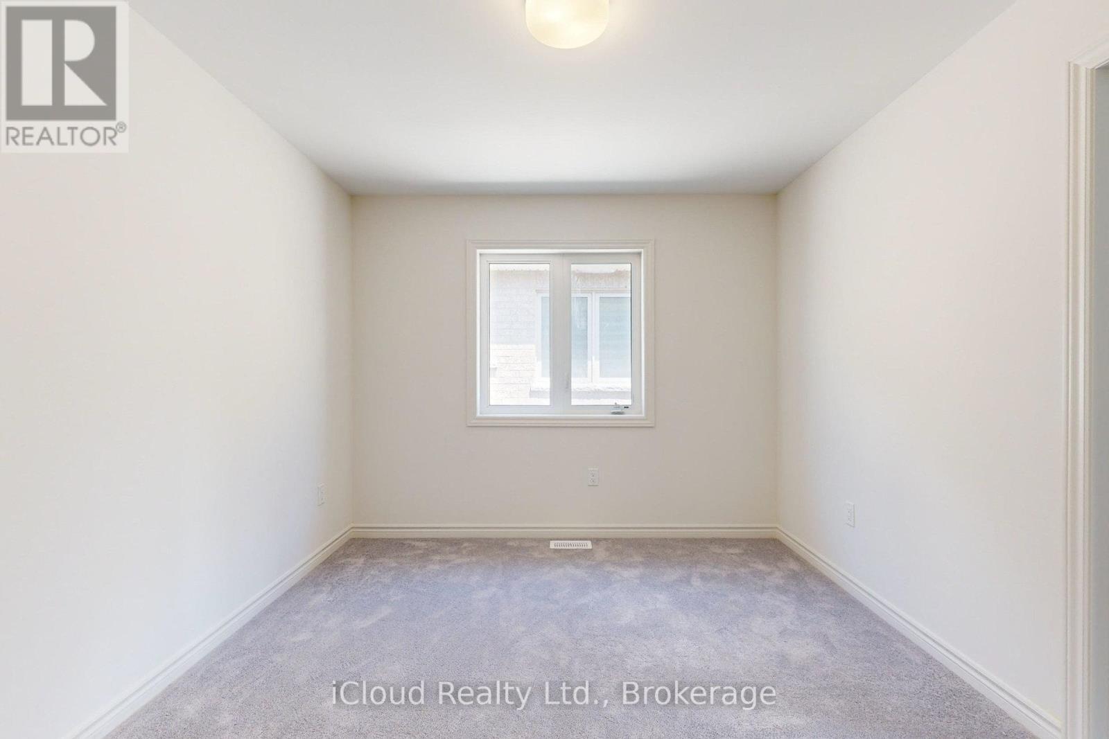 51 Sparrow Way, Adjala-Tosorontio, ON - Indoor Photo Showing Other Room