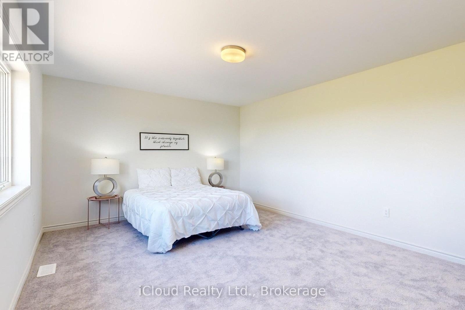 51 Sparrow Way, Adjala-Tosorontio, ON - Indoor Photo Showing Bedroom