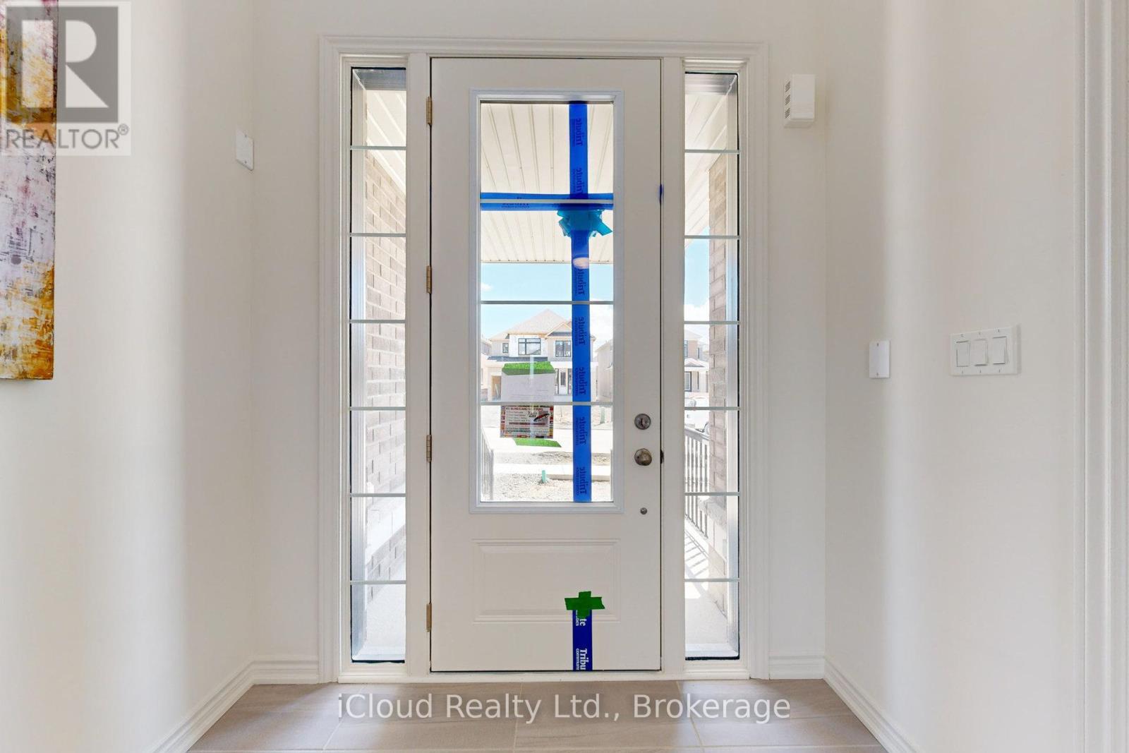 51 Sparrow Way, Adjala-Tosorontio, ON - Indoor Photo Showing Other Room