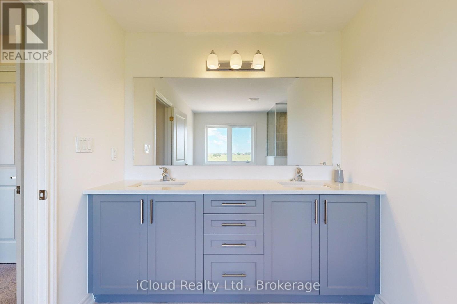 51 Sparrow Way, Adjala-Tosorontio, ON - Indoor Photo Showing Bathroom