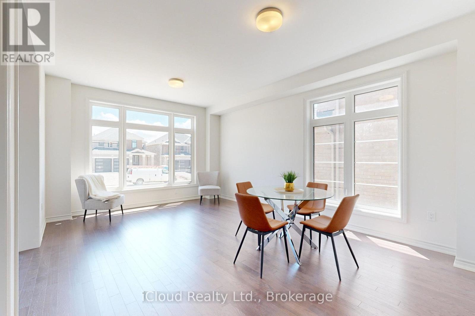 51 Sparrow Way, Adjala-Tosorontio, ON - Indoor Photo Showing Dining Room