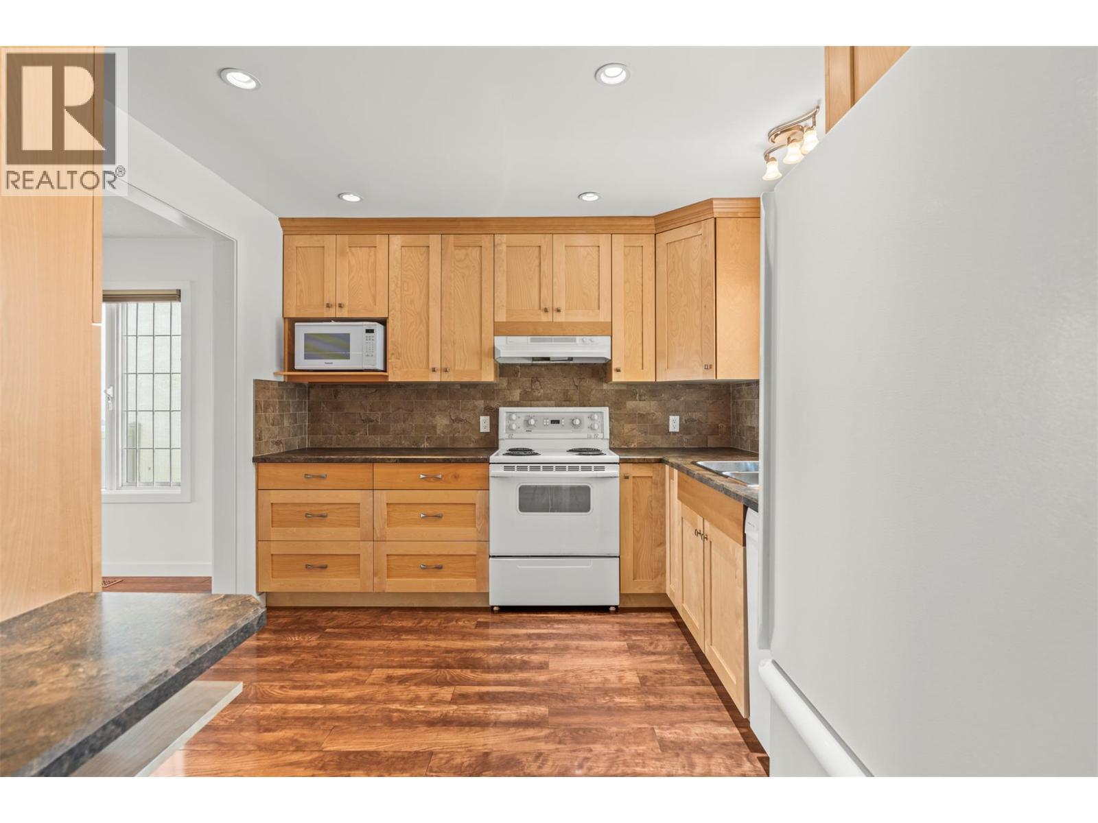 3930 20 Street Unit# 6, Vernon, BC - Indoor Photo Showing Kitchen