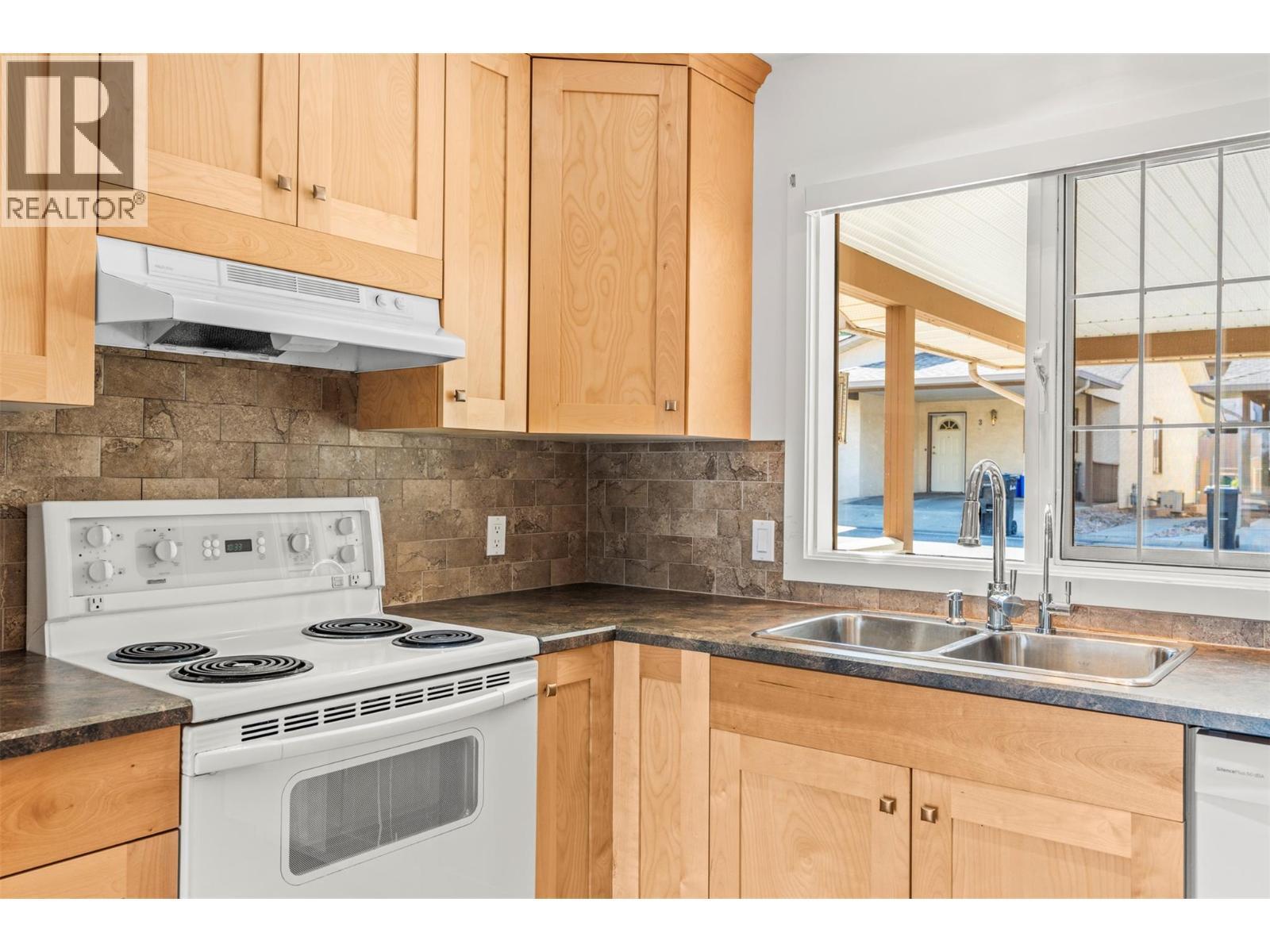 3930 20 Street Unit# 6, Vernon, BC - Indoor Photo Showing Kitchen With Double Sink