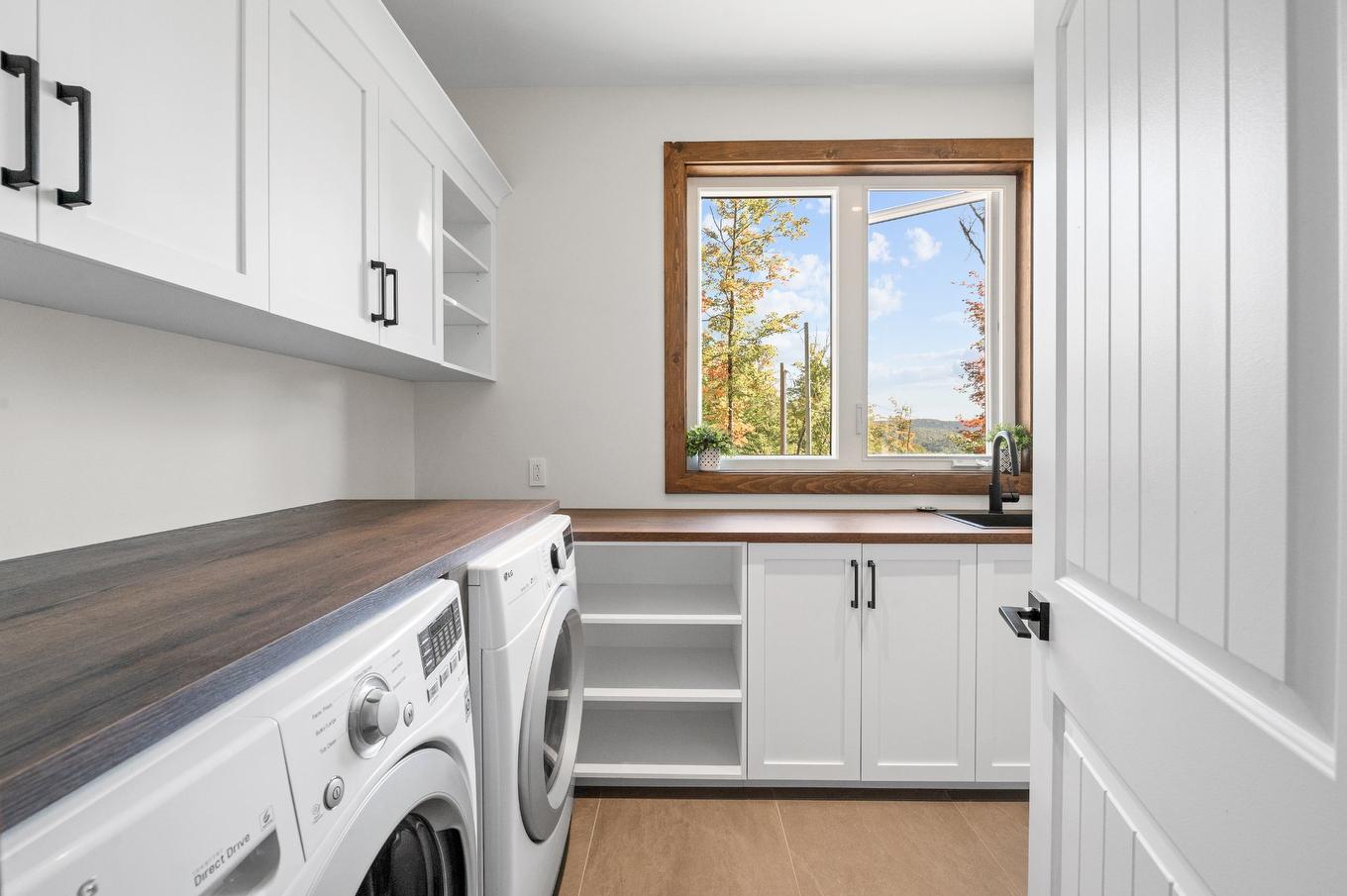 Laundry room - 125 Mtée Des Samares, Sainte-Agathe-Des-Monts, QC - Indoor Photo Showing Laundry Room