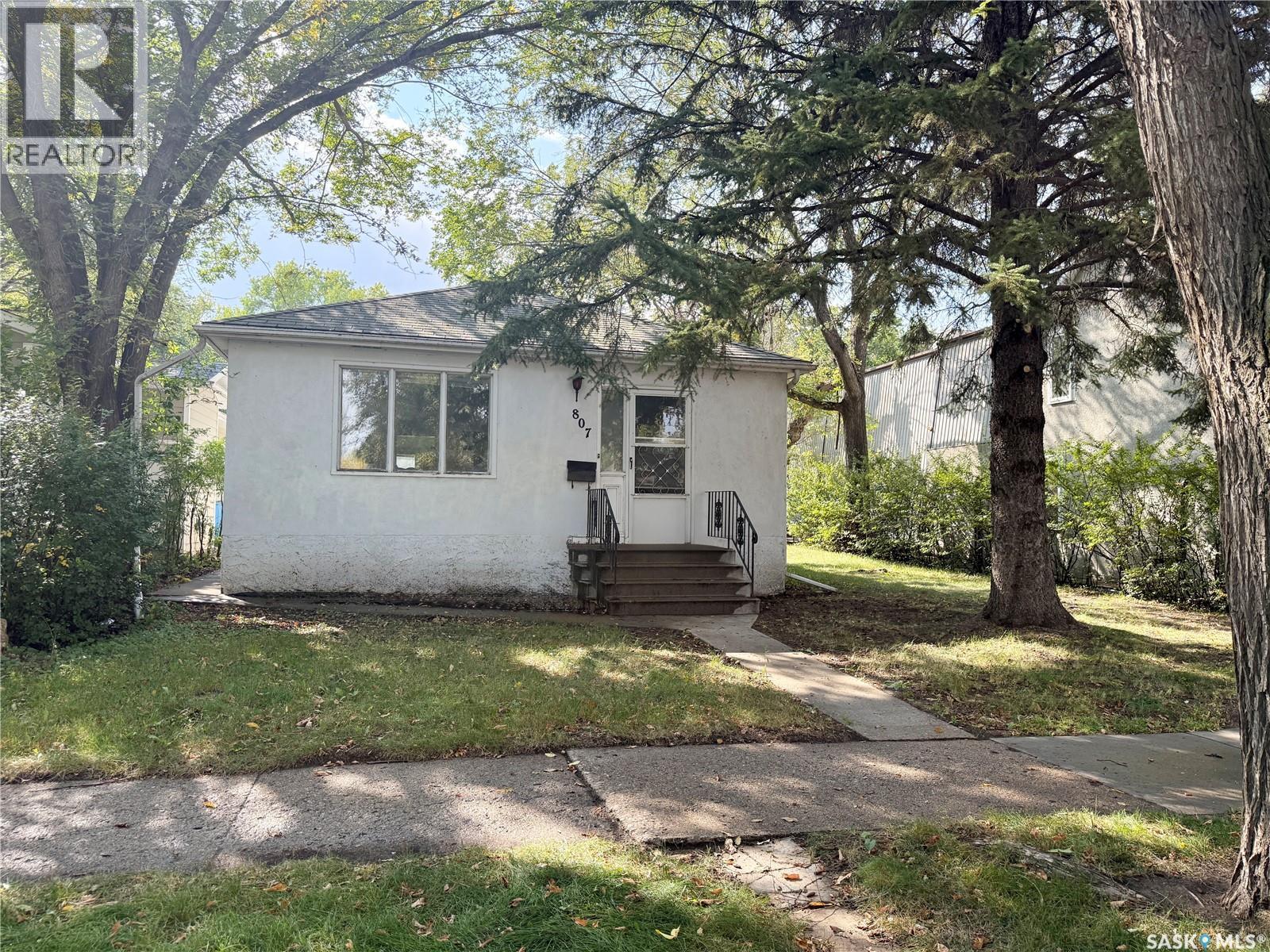 807 29Th Street W, Saskatoon, SK - Outdoor