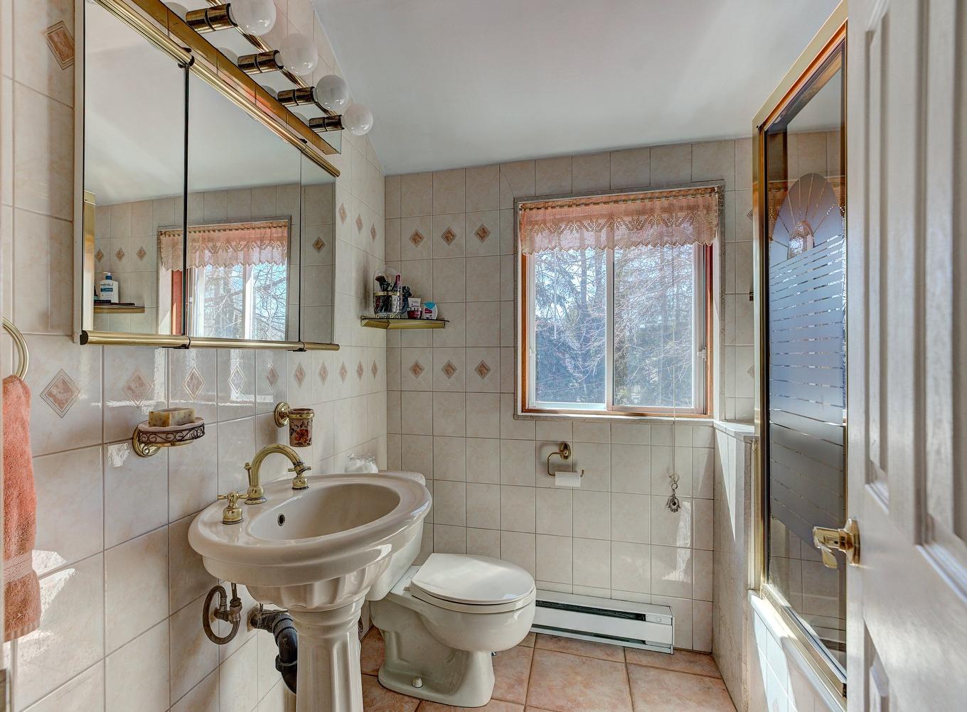 Salle de bains - 1170 Ch. Waterloo, Mont-Royal, QC - Indoor Photo Showing Bathroom