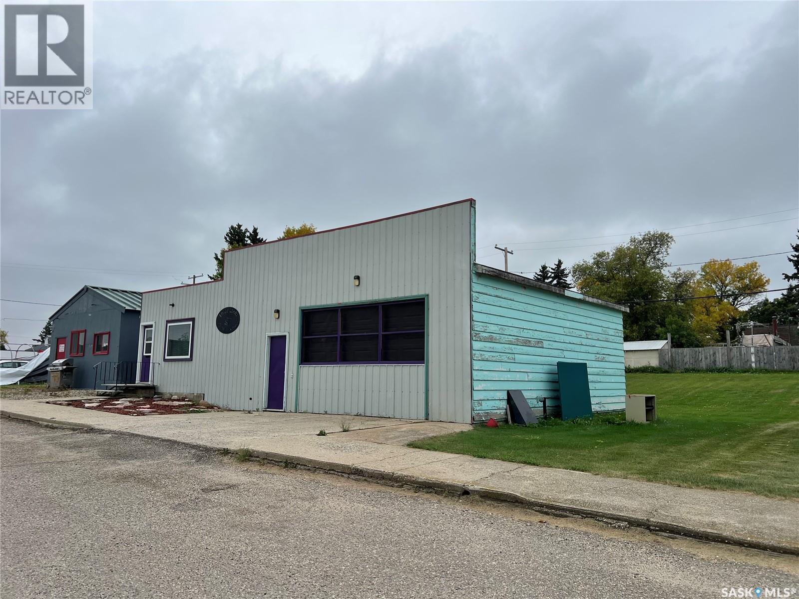 111 Railway Avenue N, Middle Lake, SK