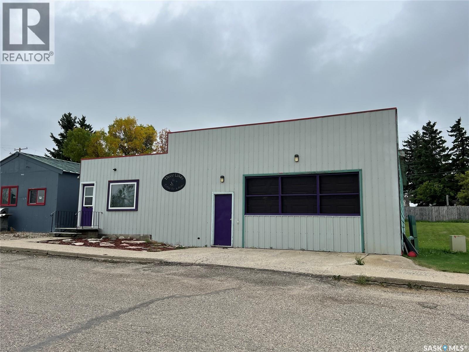 111 Railway Avenue N, Middle Lake, SK