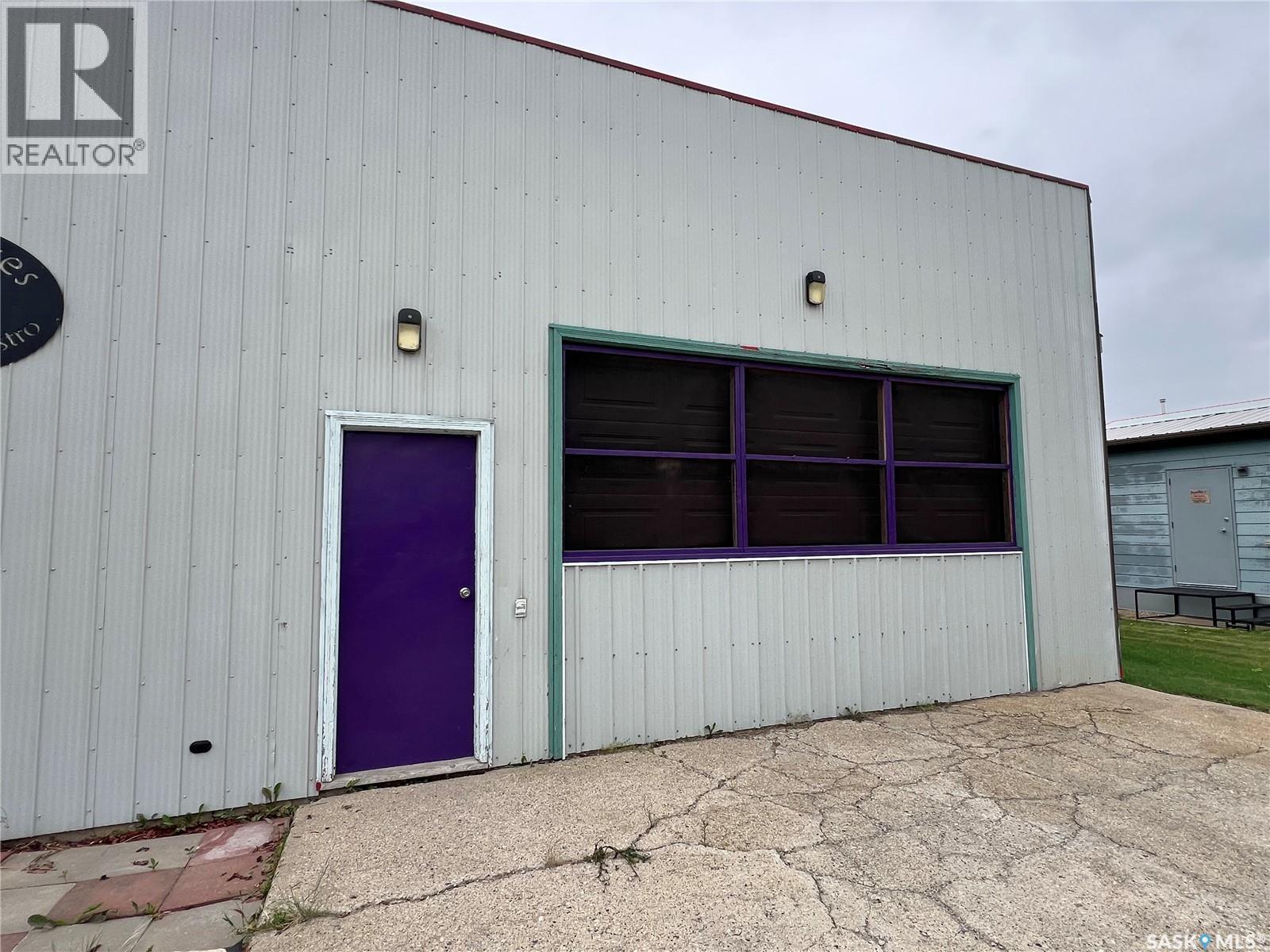 111 Railway Avenue N, Middle Lake, SK