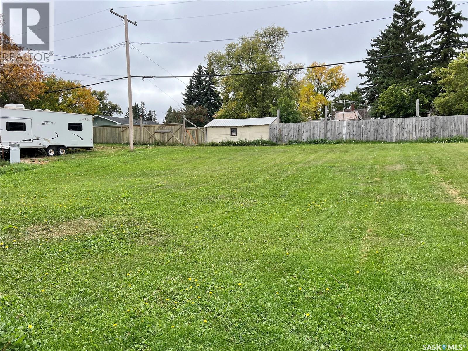111 Railway Avenue N, Middle Lake, SK