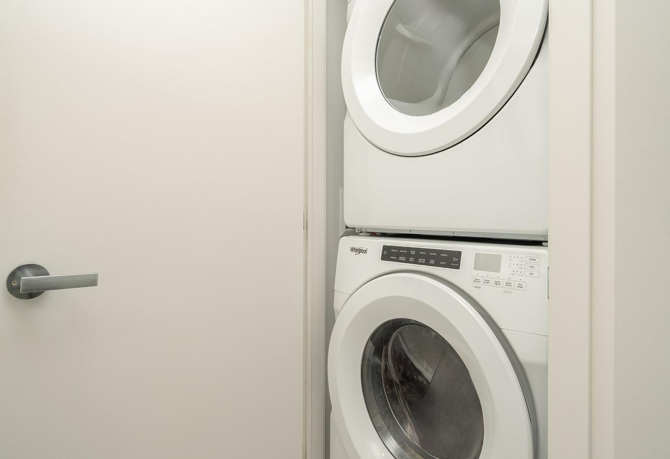 Salle de lavage - 705-2020 Boul. René-Lévesque O., Montréal (Ville-Marie), QC - Indoor Photo Showing Laundry Room