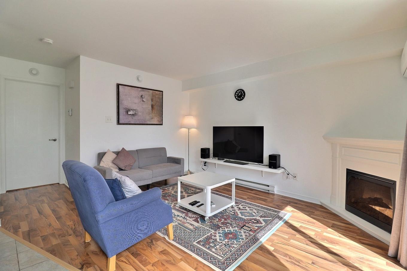 Salon - 2-94 Rue Du Stratus, Gatineau (Hull), QC - Indoor Photo Showing Living Room With Fireplace