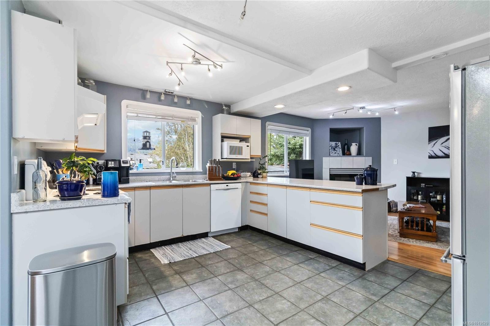 6598 Felderhof Rd, Sooke, BC - Indoor Photo Showing Kitchen With Double Sink