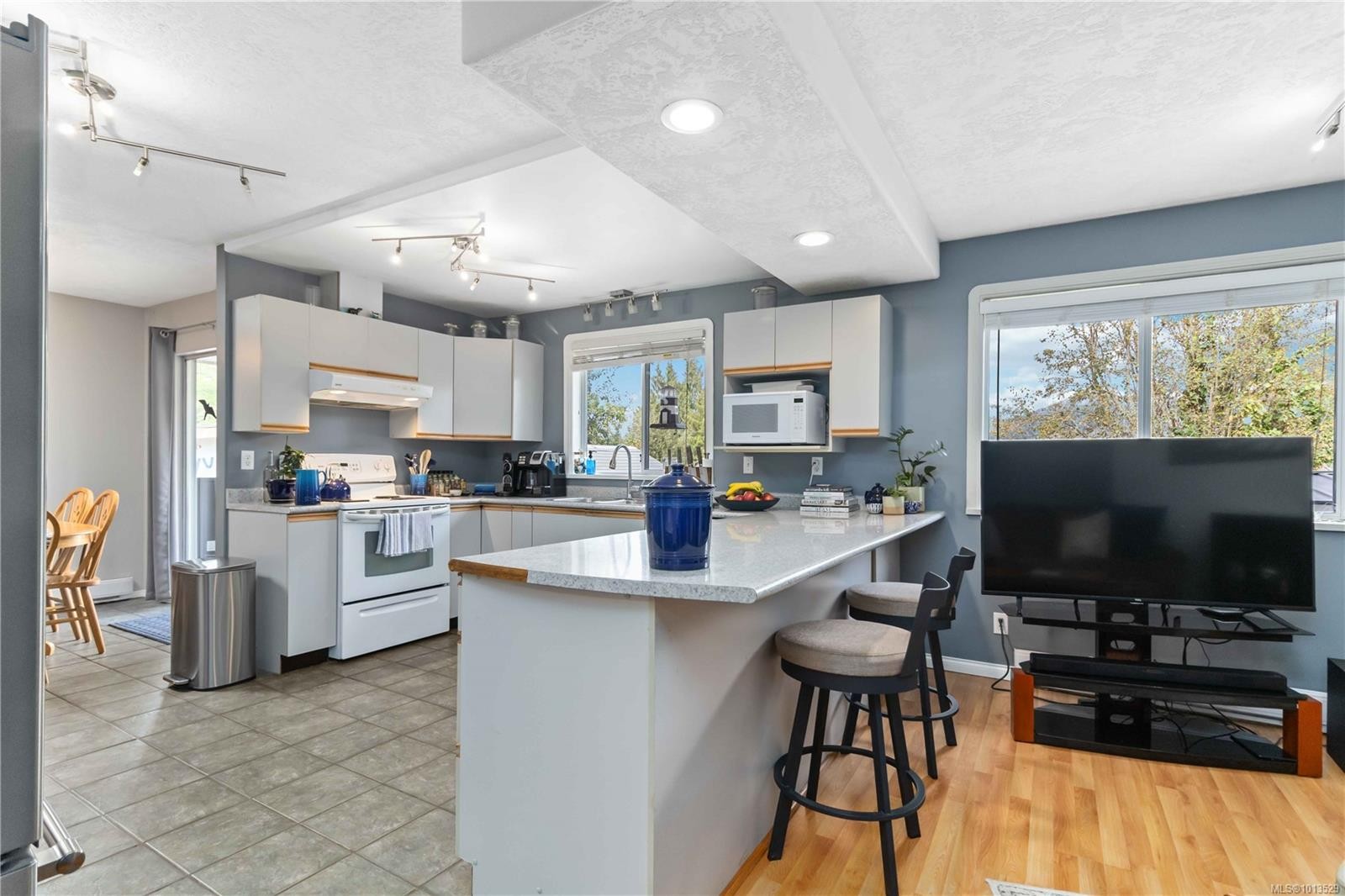6598 Felderhof Rd, Sooke, BC - Indoor Photo Showing Kitchen With Upgraded Kitchen