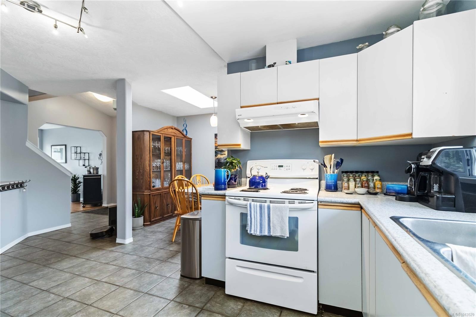 6598 Felderhof Rd, Sooke, BC - Indoor Photo Showing Kitchen