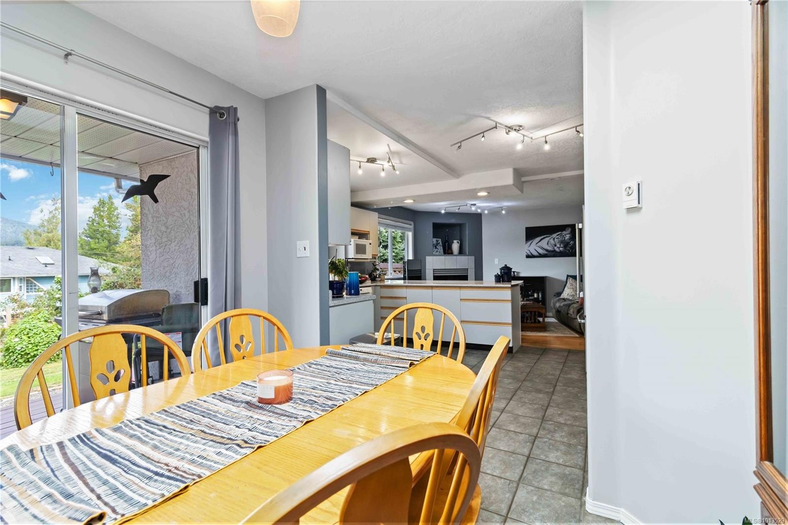 6598 Felderhof Rd, Sooke, BC - Indoor Photo Showing Dining Room