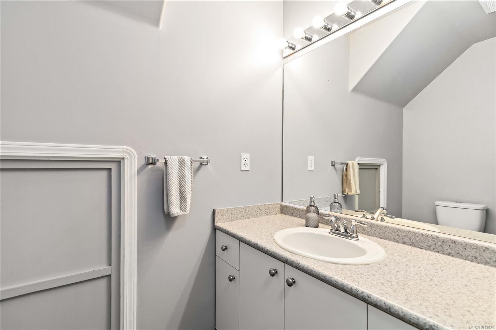 6598 Felderhof Rd, Sooke, BC - Indoor Photo Showing Bathroom